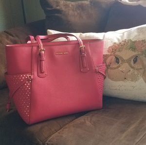 Great condition Michael kors hot pink tote bag!!